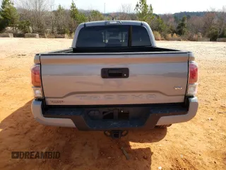 2020 Toyota Tacoma SR5 z VIN 5TFCZ5AN4LX225401, wystawiony jako Copart lot #53544005 z przebiegiem 110 946 mil mil oraz Szkoda całkowita • Salvage title. Historia ofert i sprzedaży dostępna na DreamBid. Obrazek 6.