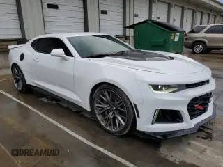 2023 Chevrolet Camaro ZL1 z VIN 1G1FK1R64P0104947, wystawiony jako Copart lot #56560435 z przebiegiem 17 503 mil mil oraz Szkody całkowita. Historia ofert i sprzedaży dostępna na DreamBid. Obrazek 4.
