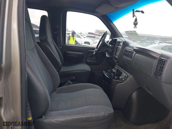 2002 Chevrolet Express Van with VIN 1GAGG25R121216538, listed as a IAAI auction lot 41573071 with NaN miles. Bid and sale history available at carsss.com. Image 5.