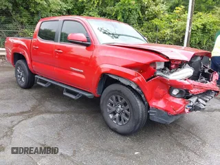 2020 Toyota Tacoma SR5 z VIN 3TMAZ5CN7LM128932, wystawiony jako IAAI lot #42220739 z przebiegiem 22 197 mil mil oraz . Historia ofert i sprzedaży dostępna na DreamBid. Obrazek 1.