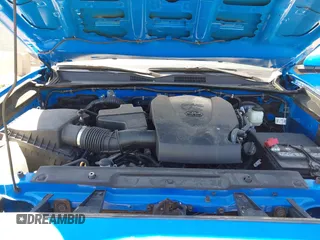 2020 Toyota Tacoma SR5 z VIN 3TMCZ5AN5LM337632, wystawiony jako IAAI lot #42203628 z przebiegiem 39 831 mil mil oraz . Historia ofert i sprzedaży dostępna na DreamBid. Obrazek 10.