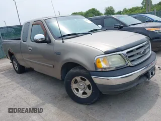 2002 Ford F-150 XL z VIN 2FTRX17232CA91504, wystawiony jako IAAI lot #42504053 z przebiegiem 153 206 mil mil oraz . Historia ofert i sprzedaży dostępna na DreamBid. Obrazek 1.