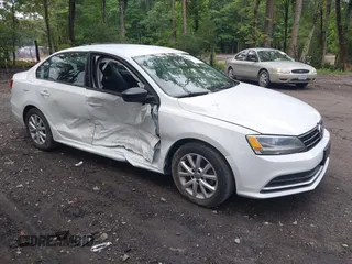 2015 Volkswagen Jetta SE with VIN 3VWD17AJ7FM292814, listed as a IAAI auction lot 42636431 with 105,416 mi miles and . Bid and sale history available at DreamBid. Image 1.