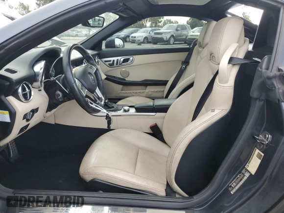 2012 Mercedes-Benz SLK 350 z VIN WDDPK5HA9CF024663, wystawiony jako Copart lot #44438745 z przebiegiem 118 331 mil mil oraz Szkoda całkowita • Salvage title. Historia ofert i sprzedaży dostępna na DreamBid. Obrazek 7.