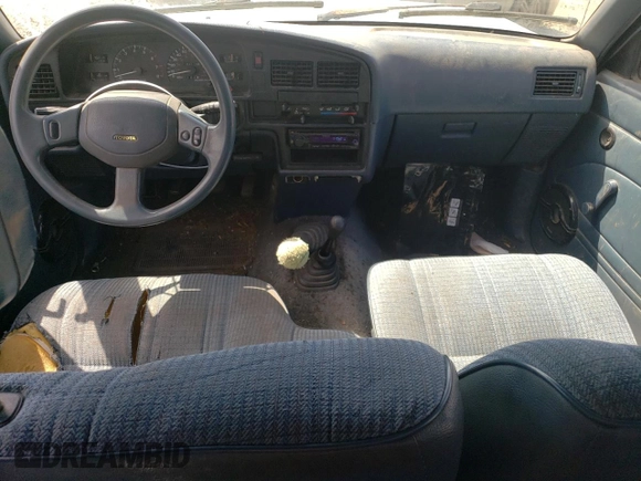 1991 Toyota Pickup DLX с VIN JT4VN13D2M5048913, выставлен на аукционе Copart как лот 54565315 с пробегом 284 115 миль миль и Списание • Salvage title. История ставок и продаж доступна на DreamBid. Изображение 8.