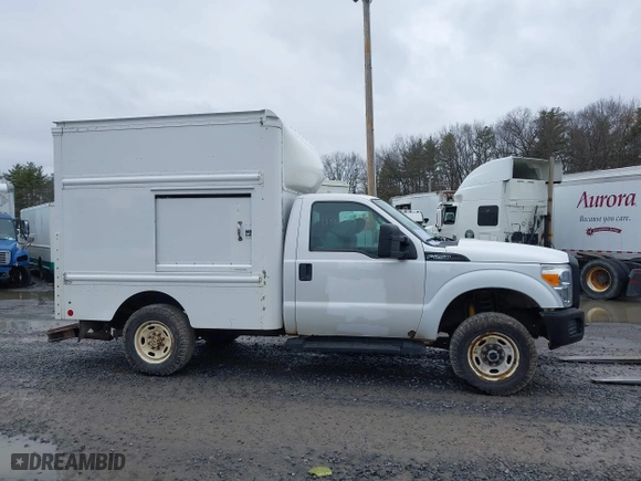 2015 Ford Super Duty F-250 SRW XL with VIN 1FDBF2B66FED21648, listed as a IAAI auction lot 41700328 with 370,599 mi miles. Bid and sale history available at carsss.com. Image 13.