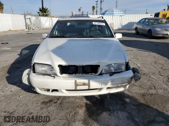 1998 Volvo S70 z VIN YV1LS5674W2543724, wystawiony jako Copart lot #42146915 z przebiegiem 126 467 mil mil oraz Szkody całkowita. Historia ofert i sprzedaży dostępna na DreamBid. Obrazek 5.