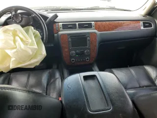 2007 Chevrolet Tahoe LTZ z VIN 1GNFC13J07R177477, wystawiony jako Copart lot #56707715 z przebiegiem 222 879 mil mil oraz Szkoda całkowita • Salvage title. Historia ofert i sprzedaży dostępna na DreamBid. Obrazek 8.