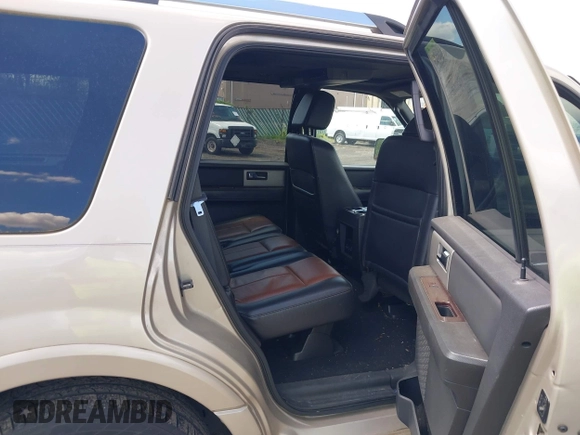 2007 Ford Expedition Limited z VIN 1FMFU19537LA80210, wystawiony jako IAAI lot #42205586 z przebiegiem 228 989 mil mil oraz . Historia ofert i sprzedaży dostępna na DreamBid. Obrazek 8.