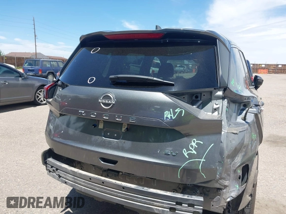 2023 Nissan Rogue SV z VIN 5N1BT3BA1PC838372, wystawiony jako IAAI lot #42257021 z przebiegiem 49 971 mil mil oraz . Historia ofert i sprzedaży dostępna na DreamBid. Obrazek 16.