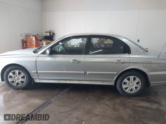 2002 Hyundai Sonata with VIN KMHWF25S42A574561, listed as a IAAI auction lot 41613838 with 141,808 mi miles. Bid and sale history available at carsss.com. Image 15.