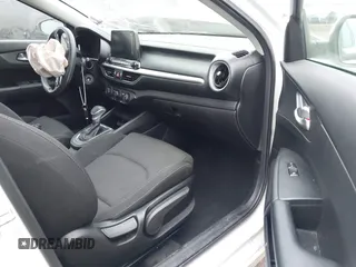 2021 Kia Forte LXS с VIN 3KPF24AD1ME309812, выставлен на аукционе IAAI как лот 42152250 с пробегом 78 471 миль миль и . История ставок и продаж доступна на DreamBid. Изображение 5.