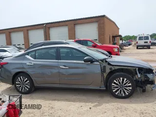2024 Nissan Altima SV z VIN 1N4BL4DV5RN336438, wystawiony jako IAAI lot #42273934 z przebiegiem 34 925 mil mil oraz . Historia ofert i sprzedaży dostępna na DreamBid. Obrazek 13.