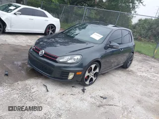 2010 Volkswagen GTI z VIN WVWGV7AJ9AW173921, wystawiony jako IAAI lot #42444636 z przebiegiem 128 103 mil mil oraz . Historia ofert i sprzedaży dostępna na DreamBid. Obrazek 2.