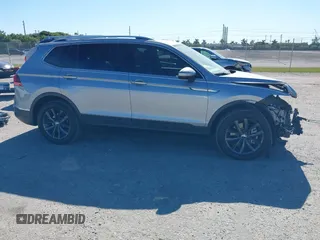 2024 Volkswagen Tiguan SE with VIN 3VVNB7AX3RM003636, listed as a IAAI auction lot 40990314 with 8,229 mi miles and . Bid and sale history available at DreamBid. Image 1.