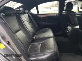 2013 Lexus LS 460 z VIN JTHCL5EF2D5016402, wystawiony jako Copart lot #50874525 z przebiegiem 104 131 mil mil oraz Czysty tytuł • Clean title. Historia ofert i sprzedaży dostępna na DreamBid. Obrazek 10.