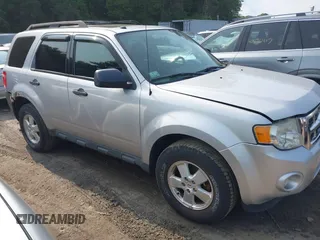 2012 Ford Escape XLT z VIN 1FMCU9DG6CKC70903, wystawiony jako IAAI lot #42425781 z przebiegiem 196 762 mil mil oraz . Historia ofert i sprzedaży dostępna na DreamBid. Obrazek 5.