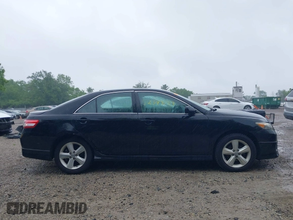 2011 Toyota Camry LE z VIN 4T1BF3EK3BU744766, wystawiony jako IAAI lot #42348183 z przebiegiem 178 304 mil mil oraz . Historia ofert i sprzedaży dostępna na DreamBid. Obrazek 13.