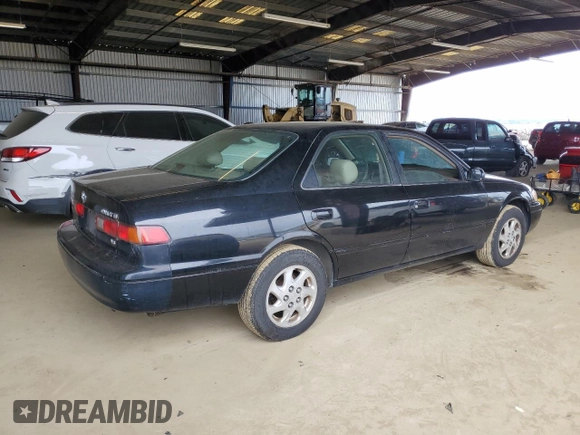 1998 Toyota Camry LE z VIN JT2BF28KXW0141801, wystawiony jako Copart lot #48014915 z przebiegiem 189 656 mil mil oraz Czysty tytuł • Clean title. Historia ofert i sprzedaży dostępna na DreamBid. Obrazek 3.
