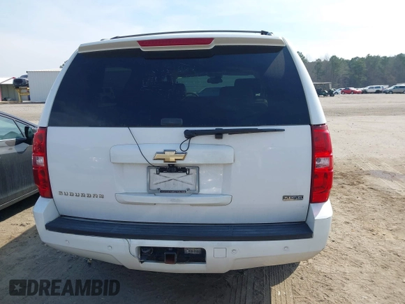 2008 Chevrolet Suburban LTZ with VIN 1GNFK16348R151711, listed as a IAAI auction lot 41793616 with 198,676 mi miles. Bid and sale history available at carsss.com. Image 16.
