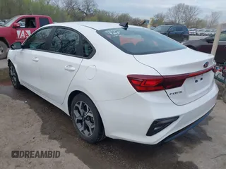 2021 Kia Forte LXS z VIN 3KPF24AD8ME360661, wystawiony jako IAAI lot #41955200 z przebiegiem 106 542 mil mil oraz . Historia ofert i sprzedaży dostępna na DreamBid. Obrazek 3.