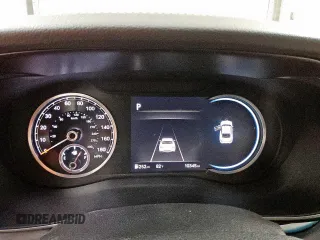 2025 Genesis G70 2.5T z VIN KMTG34SC2SU151097, wystawiony jako Copart lot #60698895 z przebiegiem 10 345 mil mil oraz Czysty tytuł • Clean title. Historia ofert i sprzedaży dostępna na DreamBid. Obrazek 9.