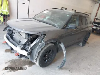 2022 Ford Explorer Timberline z VIN 1FMSK8JH1NGA67738, wystawiony jako IAAI lot #42074731 z przebiegiem 60 885 mil mil oraz . Historia ofert i sprzedaży dostępna na DreamBid. Obrazek 17.