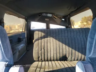 1991 GMC Suburban z VIN 1GKEV16K9MF510909, wystawiony jako Copart lot #81326004 z przebiegiem 216 778 mil mil oraz Tytuł czysty. Historia ofert i sprzedaży dostępna na DreamBid. Obrazek 10.