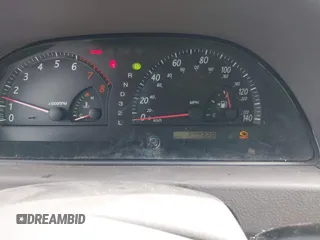 2003 Toyota Camry LE z VIN 4T1BF30K53U555156, wystawiony jako IAAI lot #42144121 z przebiegiem 300 328 mil mil oraz . Historia ofert i sprzedaży dostępna na DreamBid. Obrazek 7.