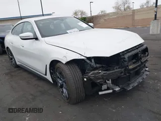 2024 BMW i4 eDrive35 z VIN WBY43AW09RFS24379, wystawiony jako IAAI lot #42014823 z przebiegiem 19 159 mil mil oraz . Historia ofert i sprzedaży dostępna na DreamBid. Obrazek 1.