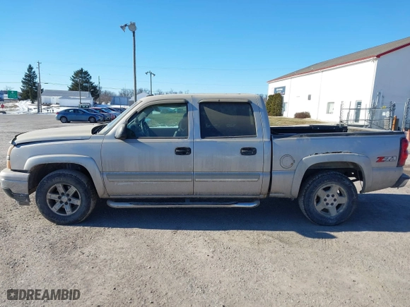 2006 Chevrolet Silverado 1500 LT1 with VIN 2GCEK13T961178126, listed as a IAAI auction lot 41387524 with 402,089 mi miles. Bid and sale history available at carsss.com. Image 14.