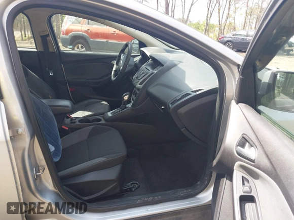 2013 Ford Focus SE with VIN 1FADP3K2XDL104907, listed as a IAAI auction lot 41952204 with 136,970 mi miles. Bid and sale history available at carsss.com. Image 5.