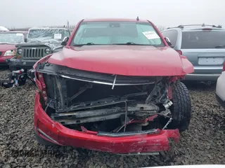 2015 Chevrolet Tahoe LTZ z VIN 1GNSKCKC6FR276531, wystawiony jako IAAI lot #41692617 z przebiegiem 124 010 mil mil oraz . Historia ofert i sprzedaży dostępna na DreamBid. Obrazek 12.