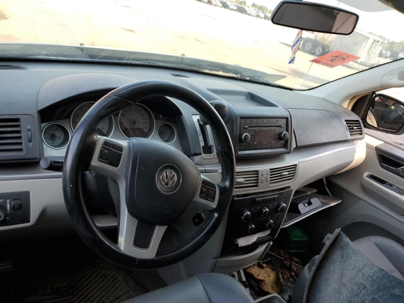 2011 Volkswagen Routan SE with VIN 2V4RW3DG3BR621777, listed as a Copart auction lot 71171124 with 0 mi miles and Salvage Title. Bid and sale history available at carsss.com. Image 8.