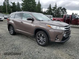 2017 Toyota Highlander XLE with VIN 5TDJZRFHXHS359117, listed as a Copart auction lot 62672815 with 100,515 mi miles and Clean title. Bid and sale history available at DreamBid. Image 4.