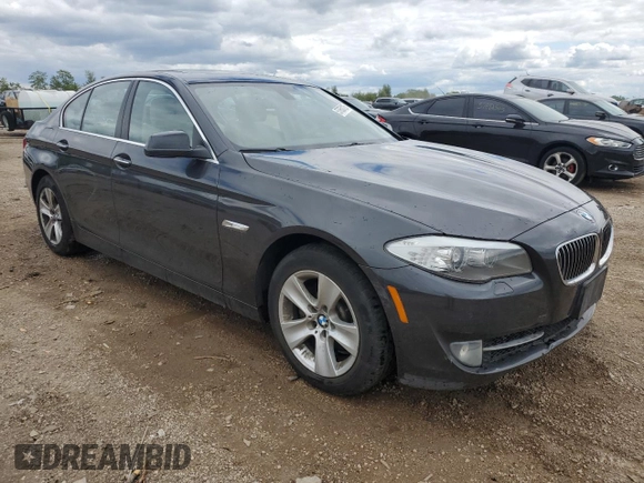 2013 BMW 5 Series 528i xDrive z VIN WBAXH5C59DD112318, wystawiony jako Copart lot #57650125 z przebiegiem 106 189 mil mil oraz Szkoda całkowita • Salvage title. Historia ofert i sprzedaży dostępna na DreamBid. Obrazek 4.