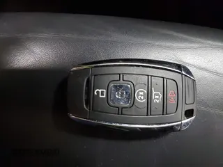 2019 Lincoln MKC Select z VIN 5LMCJ2D95KUL07473, wystawiony jako IAAI lot #42052830 z przebiegiem 70 553 mil mil oraz . Historia ofert i sprzedaży dostępna na DreamBid. Obrazek 11.