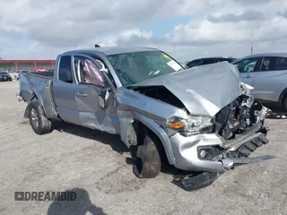 2017 Toyota Tacoma SR5 z VIN 5TFRZ5CN1HX042942, wystawiony jako IAAI lot #41719279 z przebiegiem 82 108 mil mil oraz . Historia ofert i sprzedaży dostępna na DreamBid. Obrazek 6.