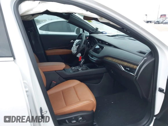 2019 Cadillac XT4 FWD Premium Luxury with VIN 1GYFZCR46KF149823, listed as a IAAI auction lot 41712807 with 43,367 mi miles. Bid and sale history available at carsss.com. Image 5.