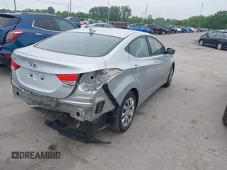 2013 Hyundai Elantra Limited z VIN 5NPDH4AE0DH154969, wystawiony jako IAAI lot #42382669 z przebiegiem 86 968 mil mil oraz . Historia ofert i sprzedaży dostępna na DreamBid. Obrazek 4.