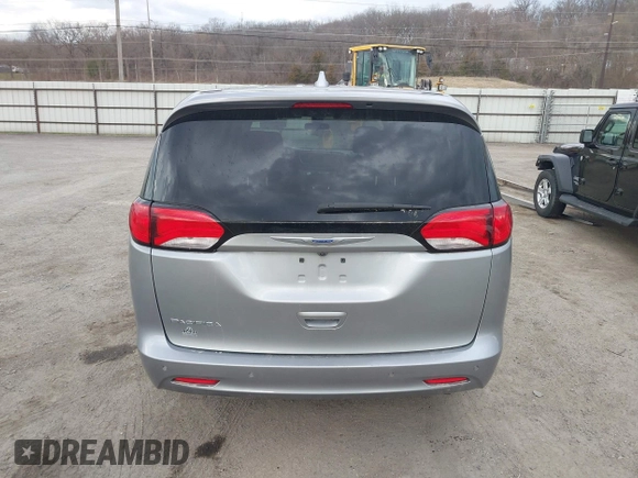 2018 Chrysler Pacifica Touring with VIN 2C4RC1DGXJR177738, listed as a IAAI auction lot 41895939 with 194,788 mi miles and . Bid and sale history available at DreamBid. Image 16.