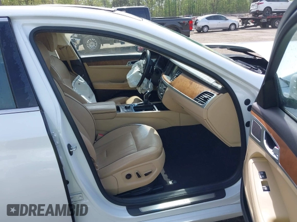 2015 Hyundai Genesis 3.8L with VIN KMHGN4JE0FU055255, listed as a IAAI auction lot 42123154 with 48,130 mi miles and . Bid and sale history available at DreamBid. Image 5.