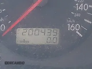 2000 Volkswagen Jetta z VIN 3VWSC29M4YM115496, wystawiony jako IAAI lot #41912780 z przebiegiem 200 439 mil mil oraz . Historia ofert i sprzedaży dostępna na DreamBid. Obrazek 7.