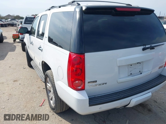 2011 GMC Yukon SLT with VIN 1GKS1CE03BR347941, listed as a IAAI auction lot 41637343 with 198,830 mi miles. Bid and sale history available at carsss.com. Image 3.