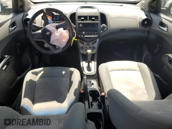 2012 Chevrolet Sonic LS z VIN 1G1JA5SH6C4164795, wystawiony jako Copart lot #55952365 z przebiegiem 119 966 mil mil oraz Szkoda całkowita • Salvage title. Historia ofert i sprzedaży dostępna na DreamBid. Obrazek 8.