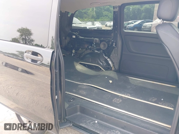 2018 Mercedes-Benz Metris Passenger with VIN WD4PG2EE0J3460906, listed as a IAAI auction lot 42486423 with 92,893 mi miles and . Bid and sale history available at DreamBid. Image 8.