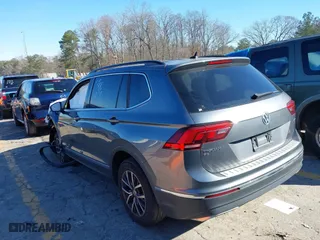 2020 Volkswagen Tiguan SE with VIN 3VV2B7AX5LM068627, listed as a IAAI auction lot 41590858 with 81,020 mi miles. Bid and sale history available at carsss.com. Image 3.