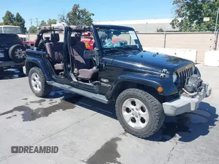 2015 Jeep Wrangler Unlimited Sahara z VIN 1C4BJWEG1FL763098, wystawiony jako IAAI lot #42767026 z przebiegiem 118 283 mil mil oraz . Historia ofert i sprzedaży dostępna na DreamBid. Obrazek 1.