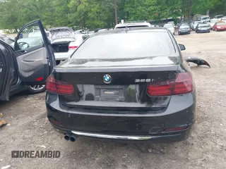 2013 BMW 3 Series 328i z VIN WBA3A5G54DNP20416, wystawiony jako IAAI lot #42092526 z przebiegiem 136 545 mil mil oraz . Historia ofert i sprzedaży dostępna na DreamBid. Obrazek 17.