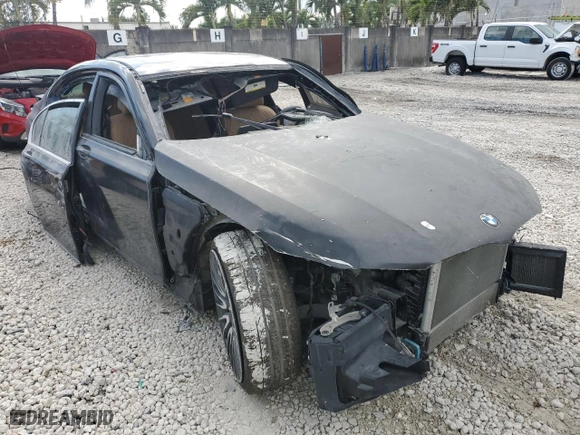 2017 BMW 7 Series 750i with VIN WBA7F0C34HGM22081, listed as a Copart auction lot 42566025 with 0 mi miles and Non Repairable. Bid and sale history available at carsss.com. Image 4.